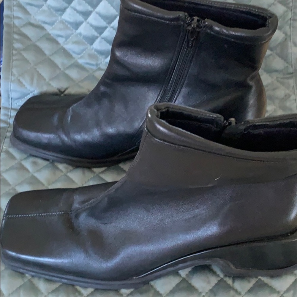 Kenneth Cole Reaction booties